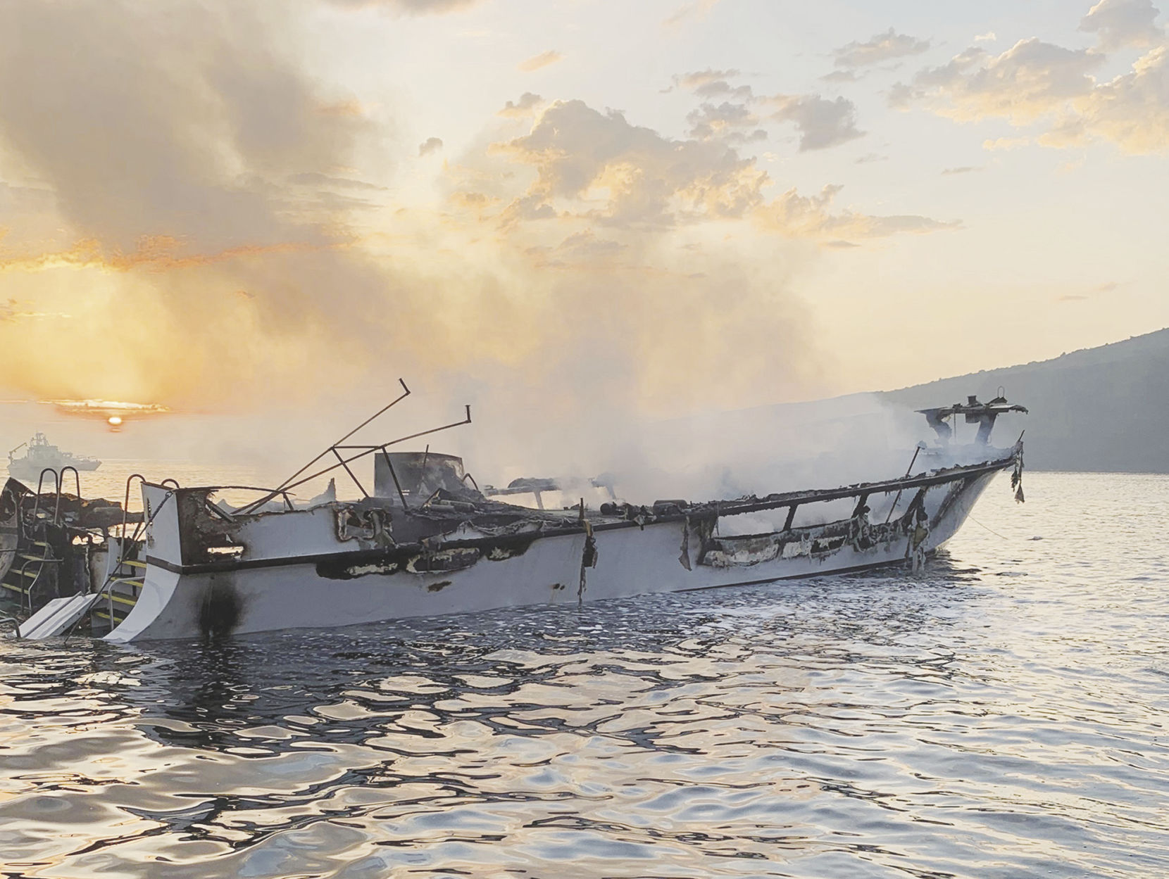 US-NEWS-CALIF-BOATFIRE-LA